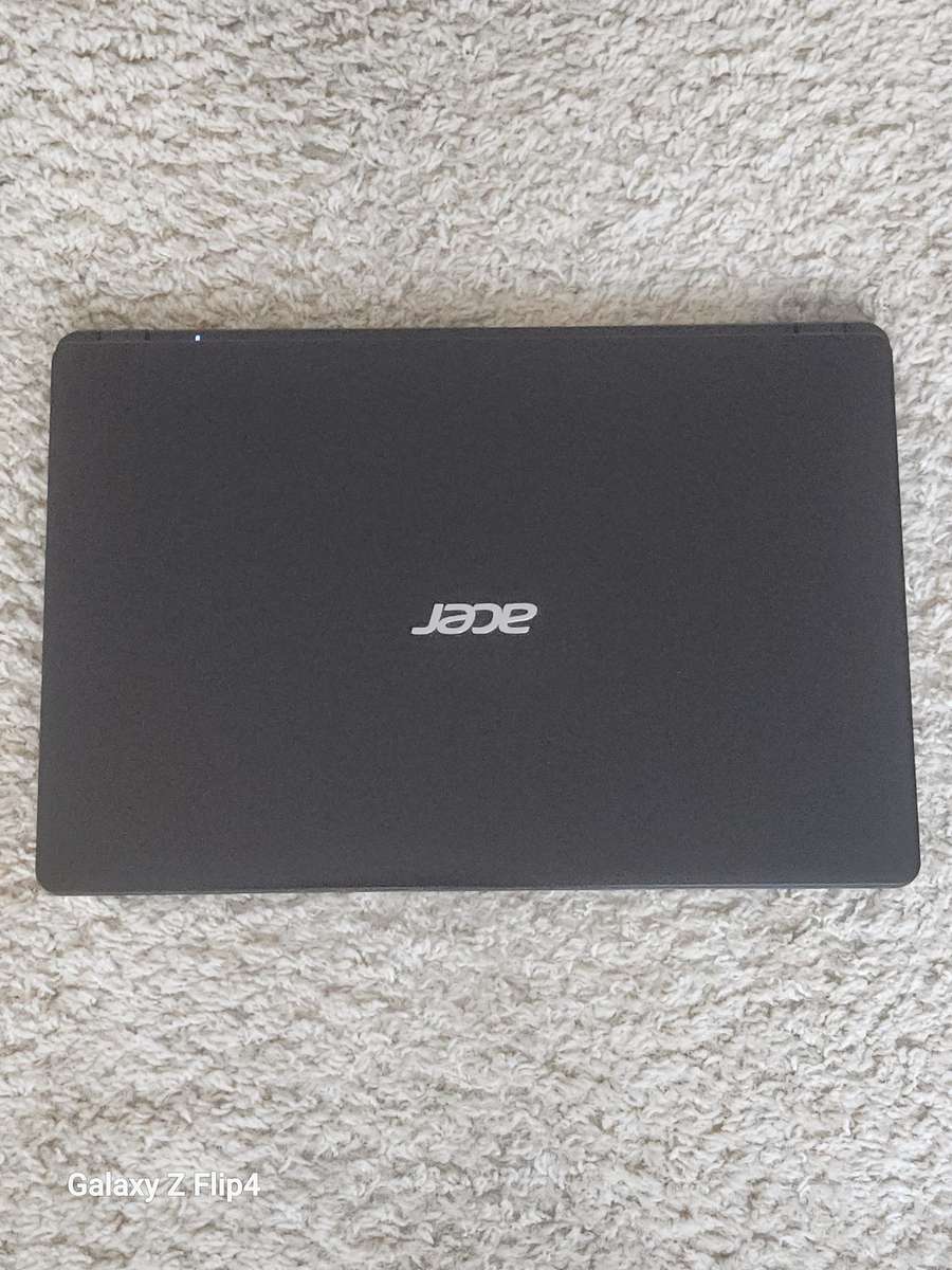 Acer extensa Core i5 10th gen 512nvme 8gig ram Windows 11 24h2