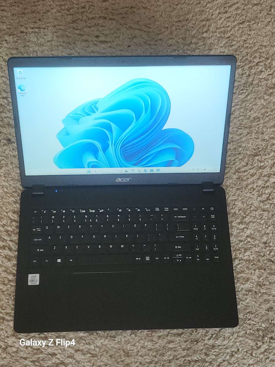 Acer extensa Core i5 10th gen 512nvme 8gig ram Windows 11 24h2