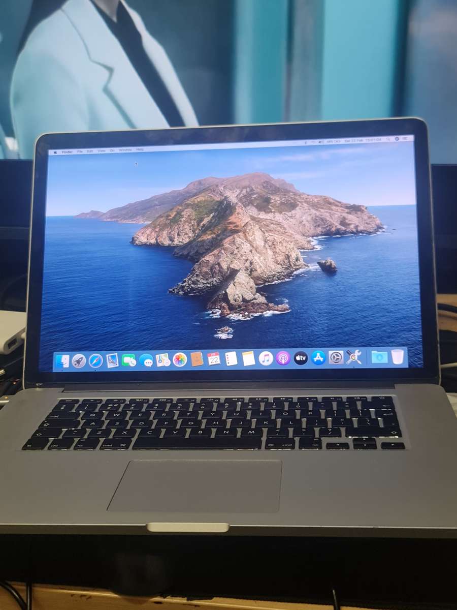 Macbook Pro Core i7 256ssd 8gig ram MacOs Catalina