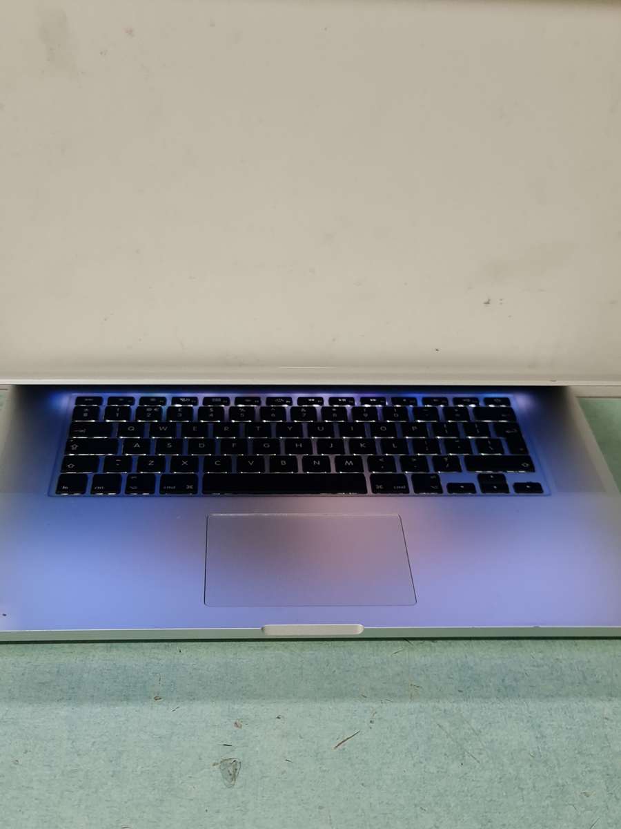 Macbook Pro Core i7 256ssd 8gig ram MacOs Catalina