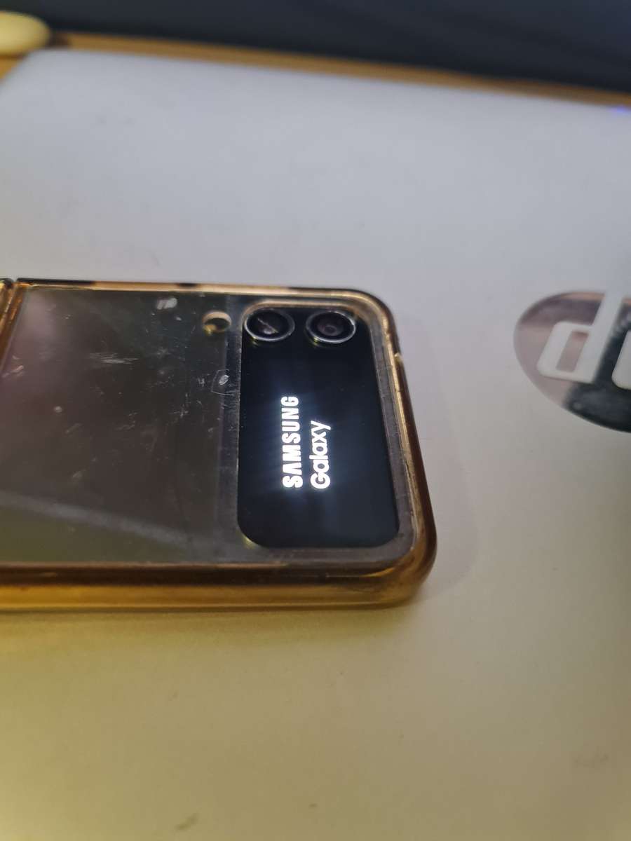 Samsung zflip4 256gig 8gig memory