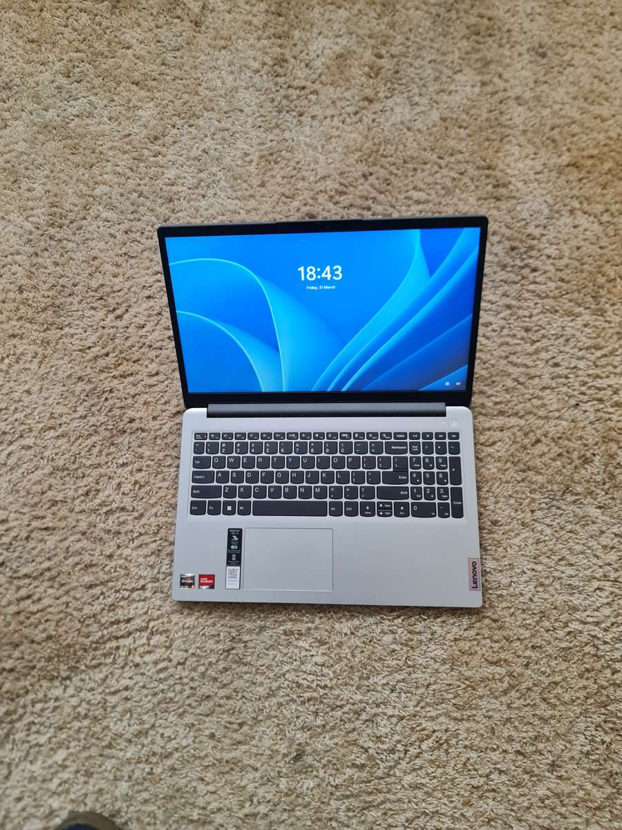 Lenovo ideapad one Ryzen 5 512gig nvme 8gig ram Windows 11 24h2