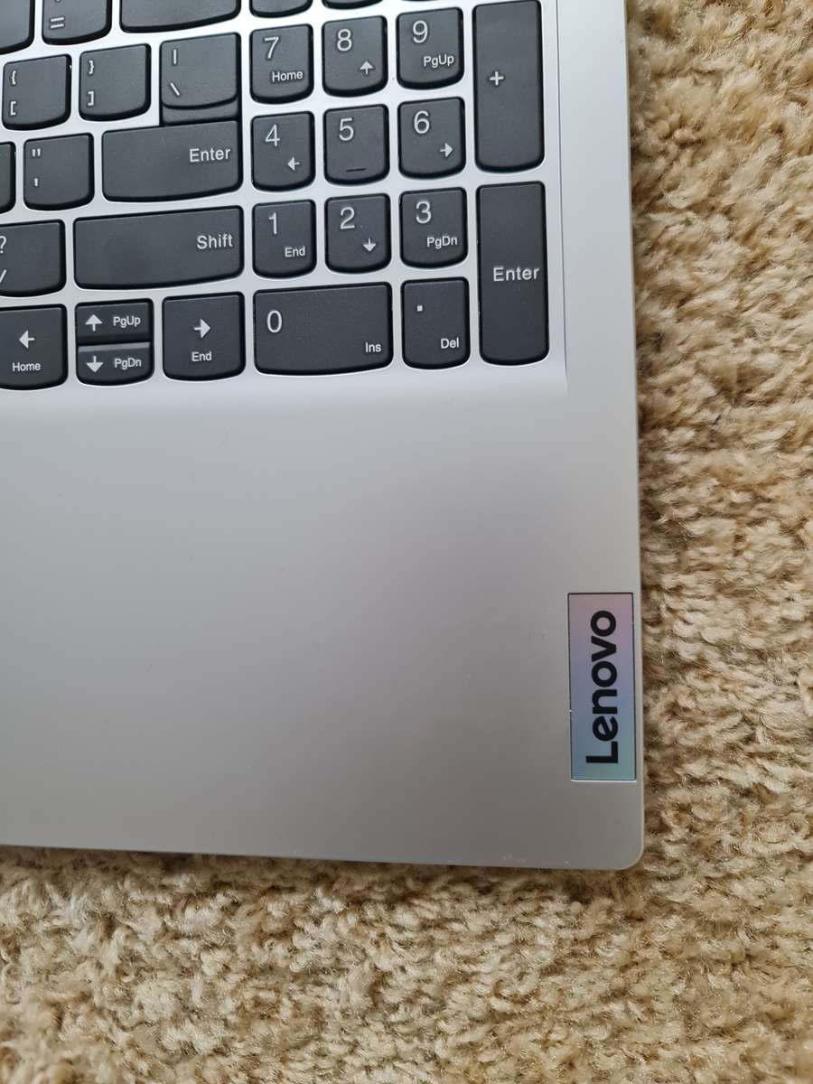 Lenovo ideapad one Ryzen 5 512gig nvme 8gig ram Windows 11 24h2