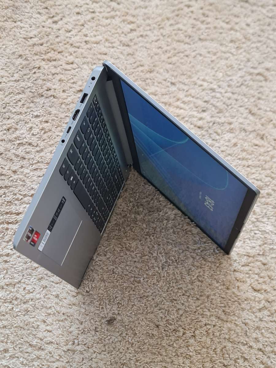 Lenovo ideapad one Ryzen 5 512gig nvme 8gig ram Windows 11 24h2