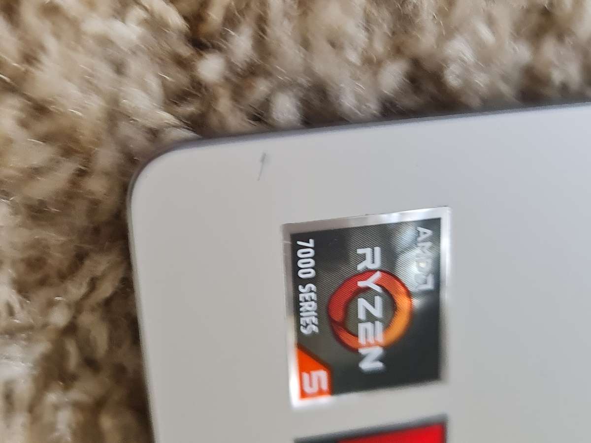 Lenovo ideapad one Ryzen 5 512gig nvme 8gig ram Windows 11 24h2