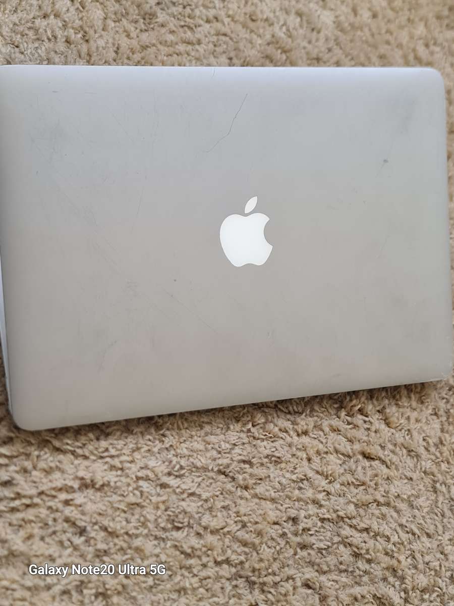 MacBook Air Core i5(13-inch, Early 2015) - 13.3" 128gig nvme 4gig ram Os Monterey