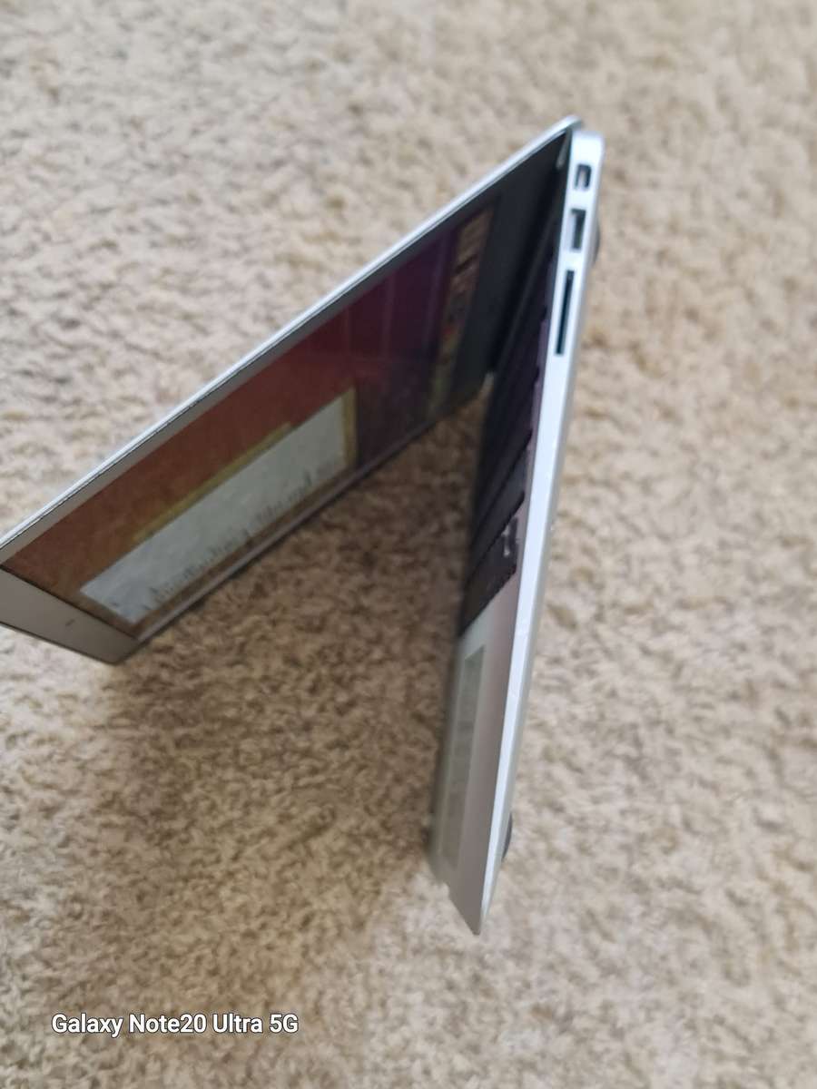 MacBook Air Core i5(13-inch, Early 2015) - 13.3" 128gig nvme 4gig ram Os Monterey