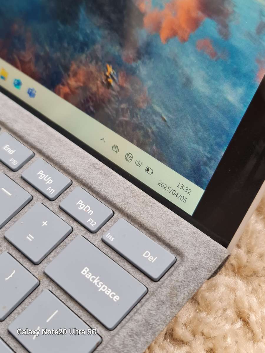 MICROSOFT SURFACE PRO6 CORE I7 8th GEN 256GIG STORAGE 8GIG RAM WINDOWS 11pro 24H2