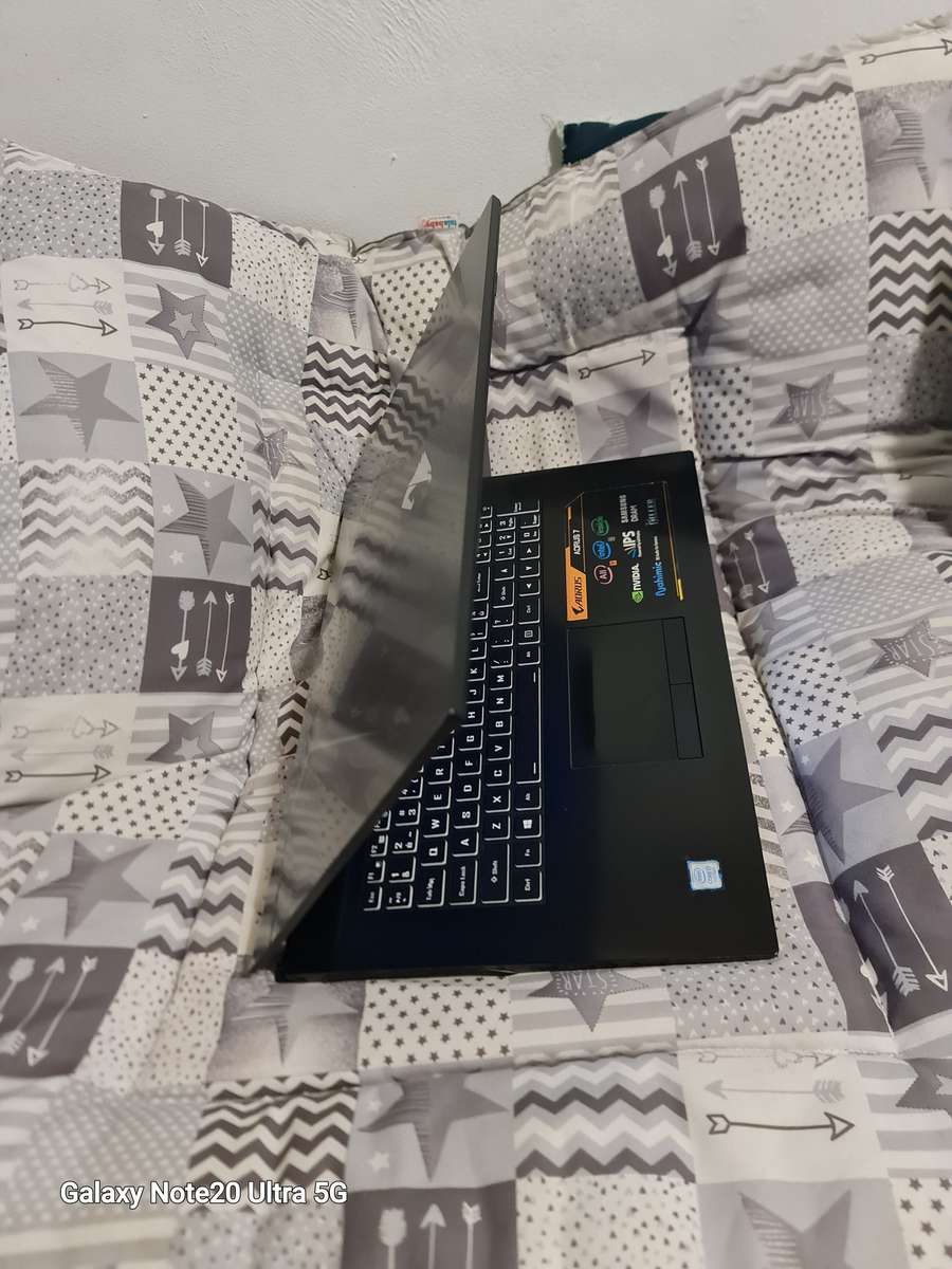 AORUS 7 GAMING LAPTOP CORE I7 9TH GEN 512 SSD 16 GIG RAM NVIDIA GTX1660TI WINDOWS 11 24H2