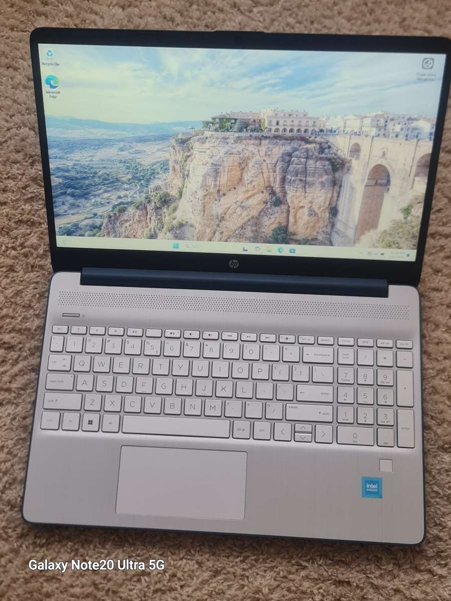 HP 15s | Intel Celeron 2.8Ghz, 8GB Ram, 512GB SSD, FHD