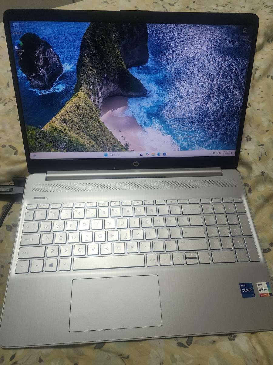 HP15s -Fq2xxx CORE i7 11th GEN 512 NVMe 8gig RAM WINDOWS 11 24h2 ILLUMINATED KEYBOARD