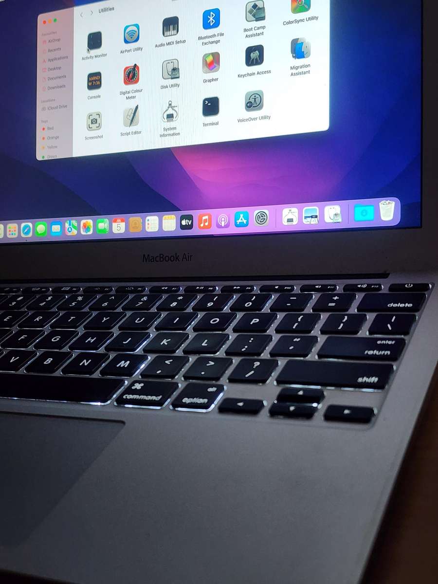 MacBook Air (11-inch, Early 2015) - CORE I5 DUAL CORE OS MONTEREY