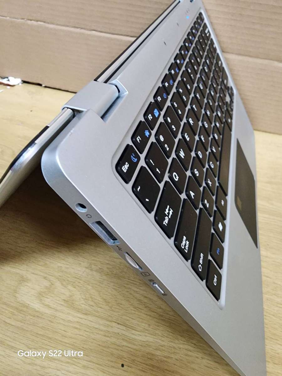 Mecer 2in1 14 inch 32gig eMMC storage 4gig ram MICROSOFT WINDOWS PRO