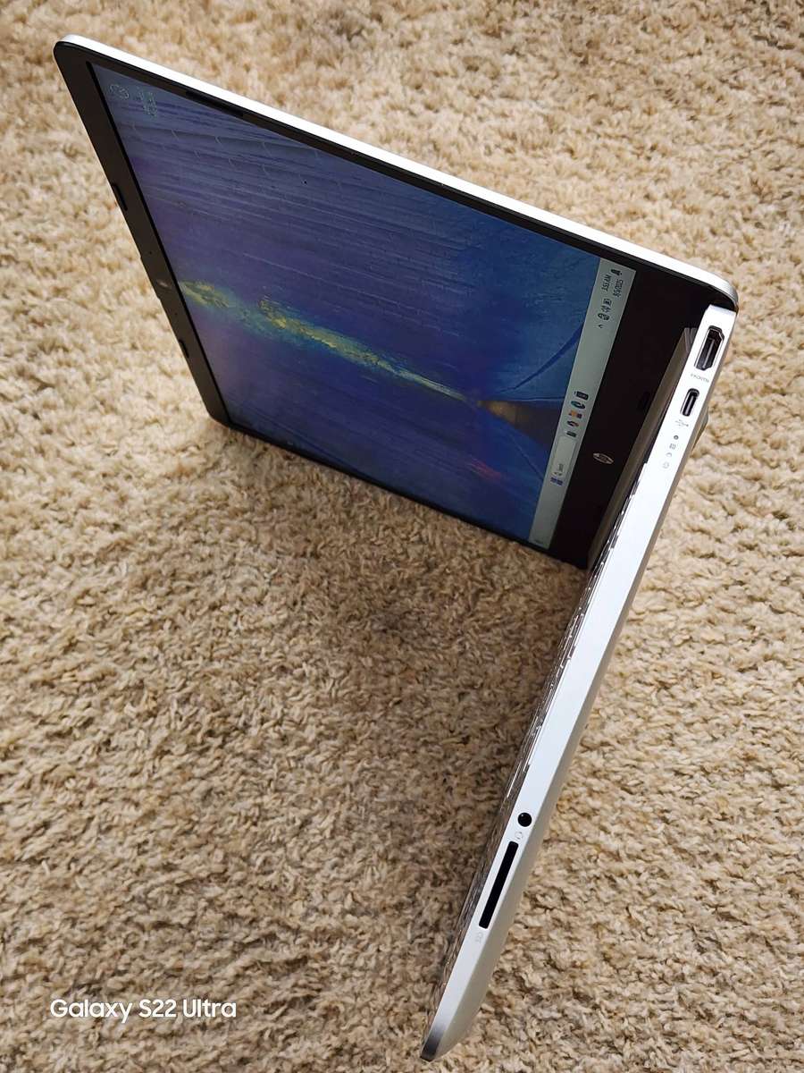 Hp15s Intel celeron N4500 256nvme 4gig. Ram Microsoft windows 11pro 24h2