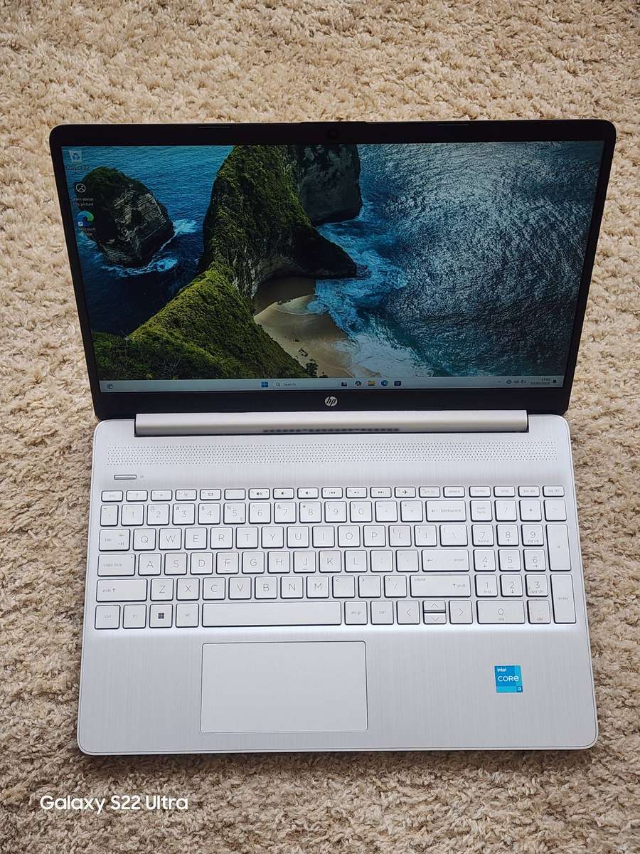 Hp 15s core i3 11th gen 512gig nvme 8gig ram  Microsoft windows 11 24h2