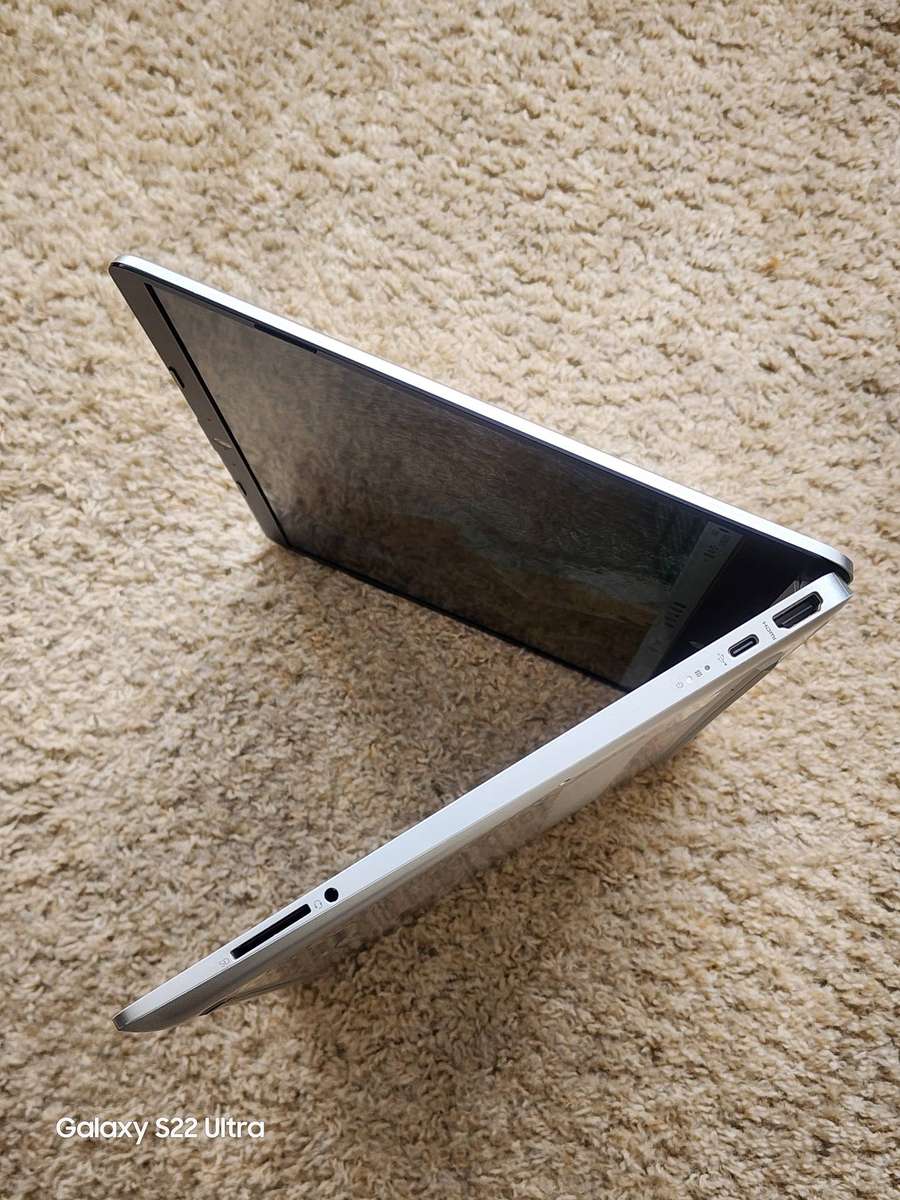 Hp 15s core i3 11th gen 512gig nvme 8gig ram  Microsoft windows 11 24h2