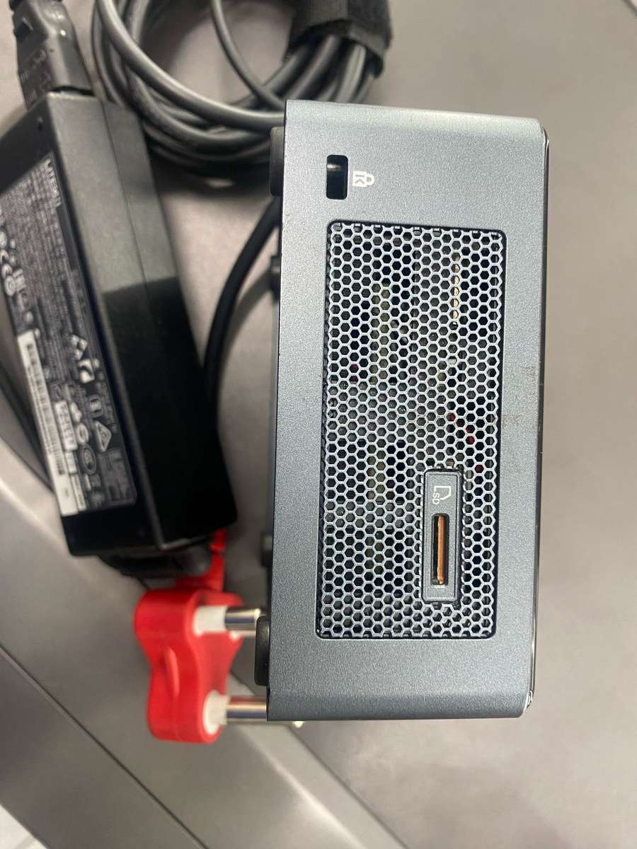 NUC Intel Core i7 8th Gen 256gig nvme 8gig Ram