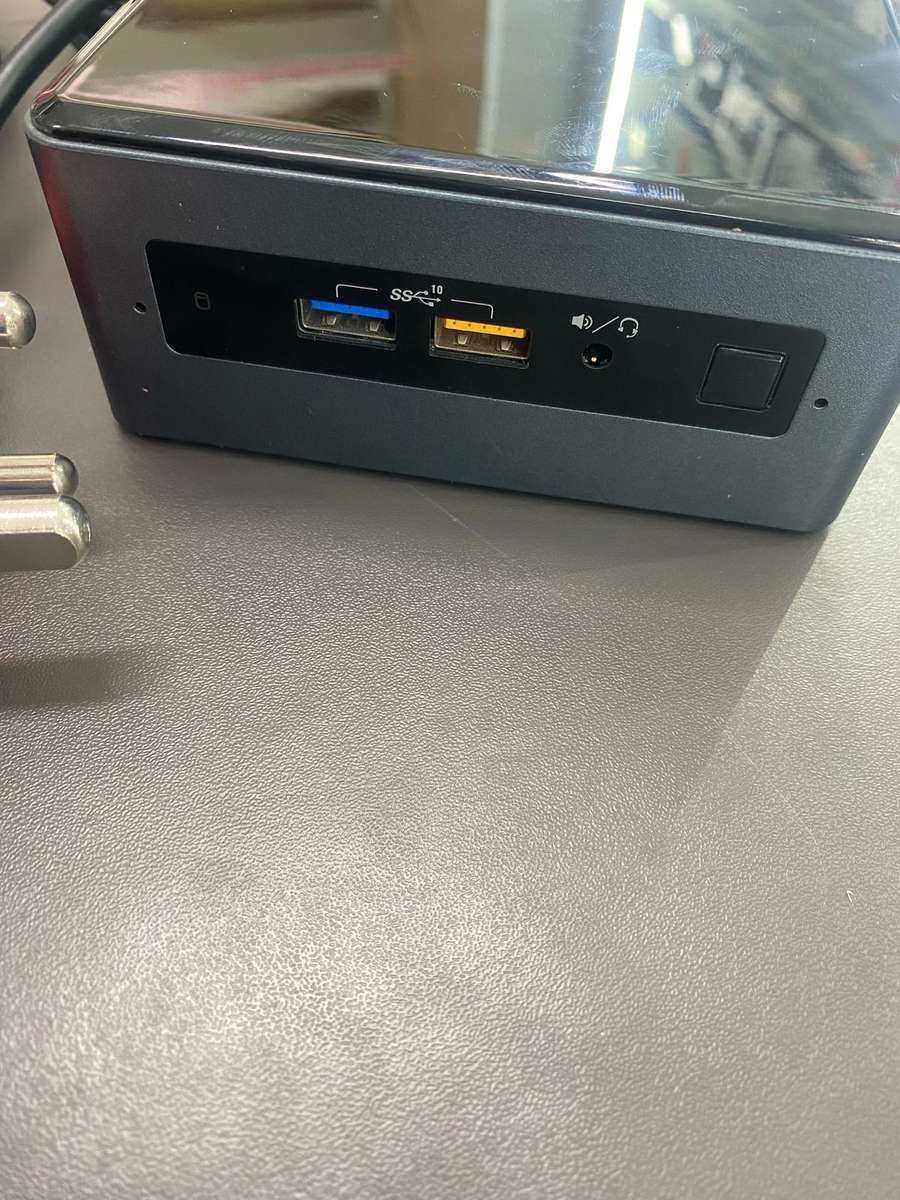 NUC Intel Core i7 8th Gen 256gig nvme 8gig Ram