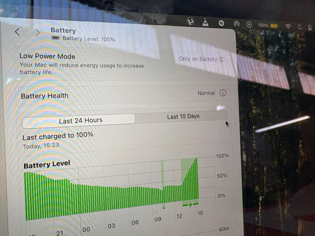 MacBook Air M1 2020 256nvme 8gig ram MacOs Sequoia