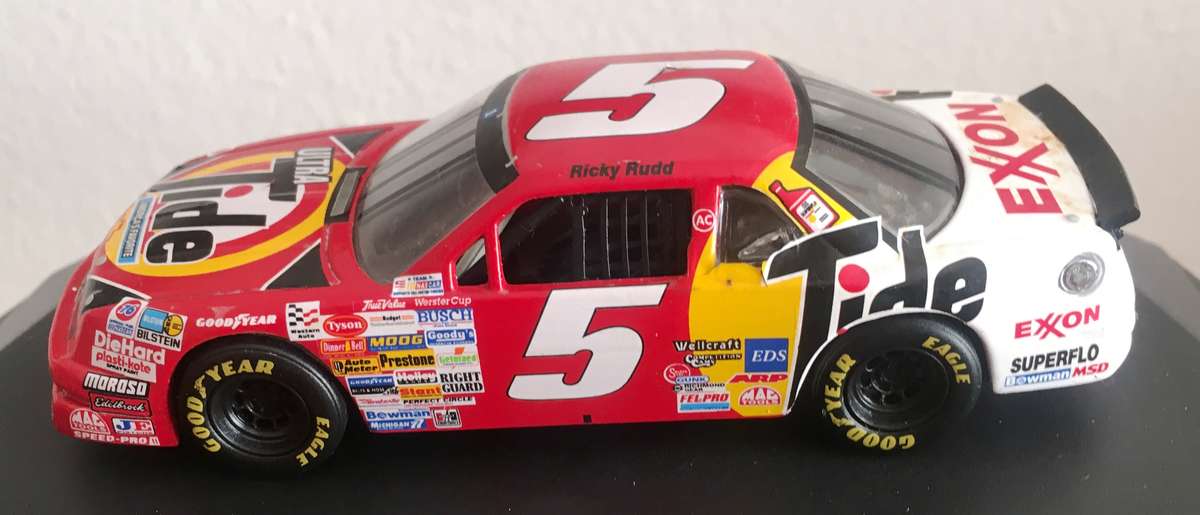 Chevy Lumina 1990 Nascar #5 Quartzo Red&White Boxed 1-43