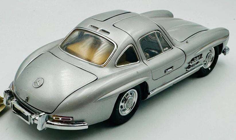 Mercedes-Benz 300SL Gullwing 1954 -- Silver -- Franklin Mint 1-24 Original Box