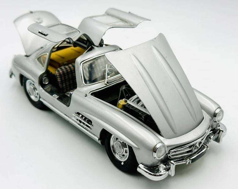Mercedes-Benz 300SL Gullwing 1954 -- Silver -- Franklin Mint 1-24 Original Box
