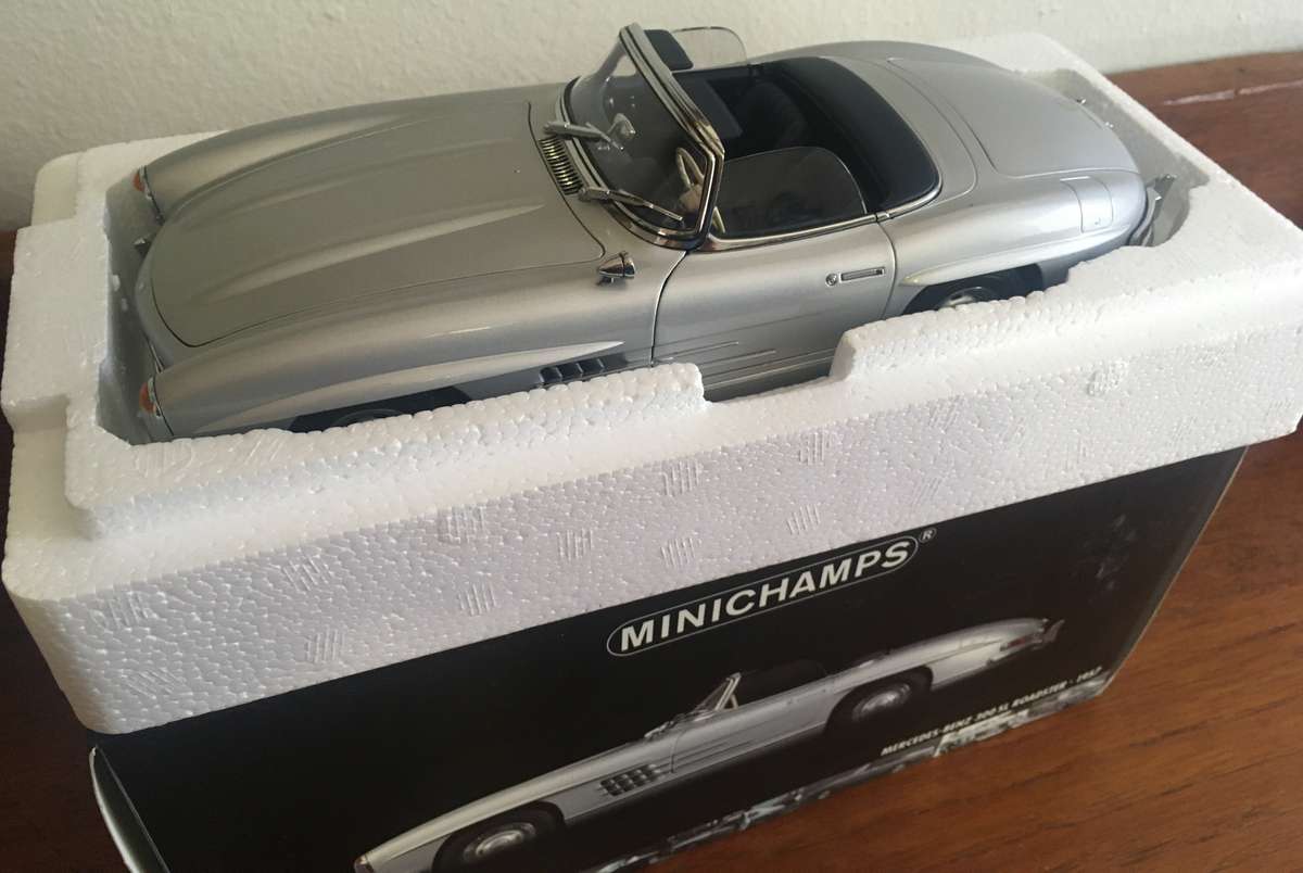 Mercedes Benz 300SL Convertible MiniChamps Silver 1-18 Boxed