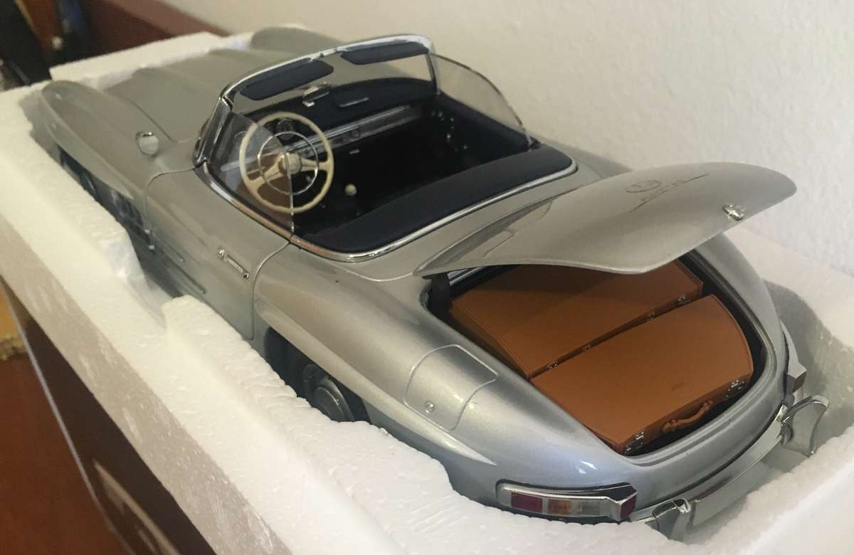 Mercedes Benz 300SL Convertible MiniChamps Silver 1-18 Boxed