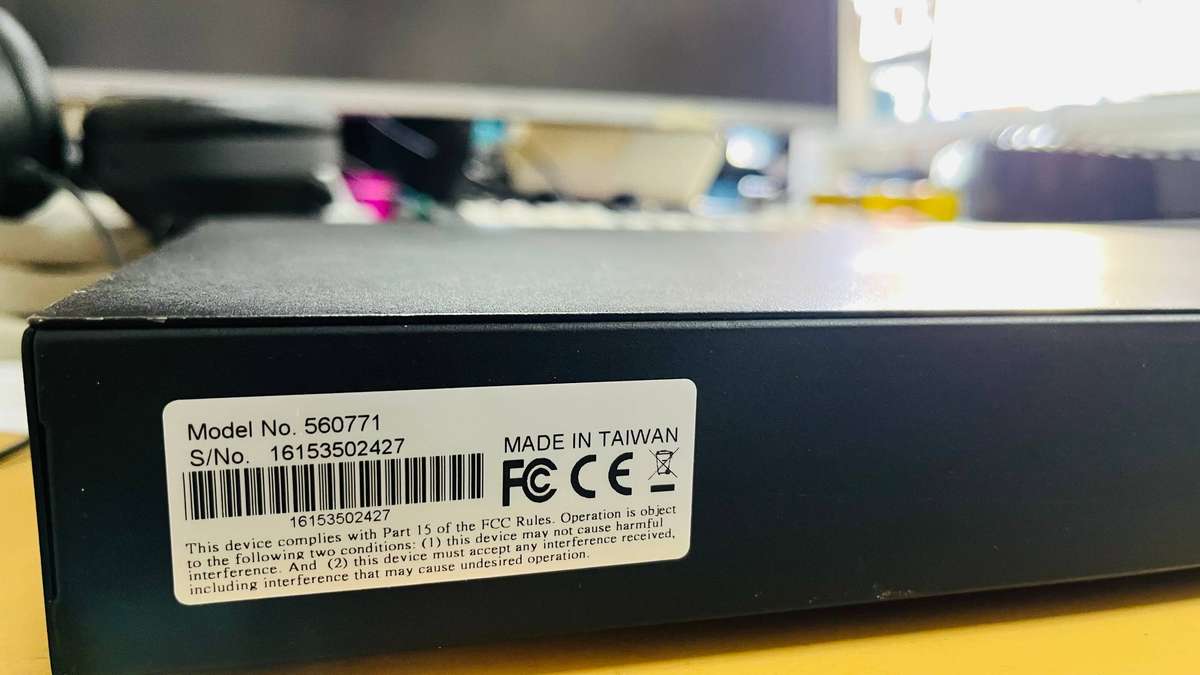 INTELLINET 560771 65-Watt, 16-Port Fast Ethernet PoE+ Switch