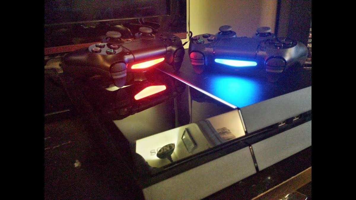 PS4 - 1TB, 2 controllers and FC 2024