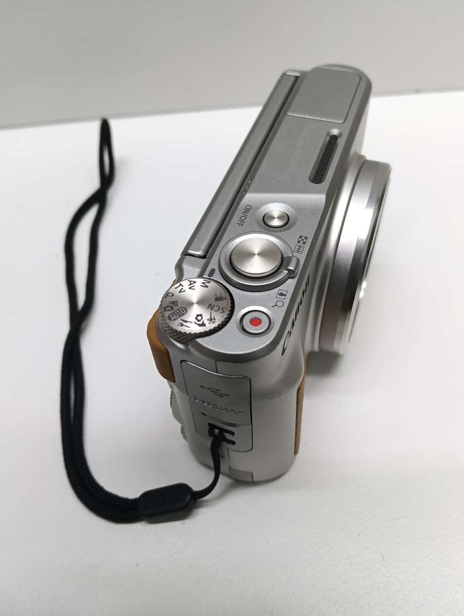 Canon Powershot SX740 HS Digital Camera with 4K video (Silver)