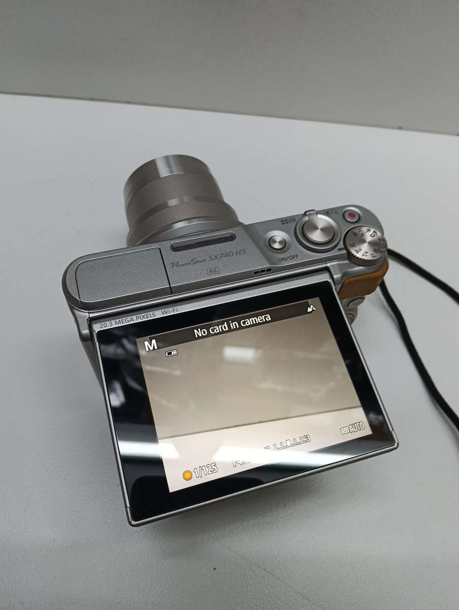 Canon Powershot SX740 HS Digital Camera with 4K video (Silver)