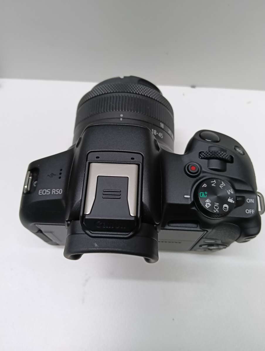 CANON EOS R50 MIRRORLESS CAMERA WITH RF 18-45MM LENS