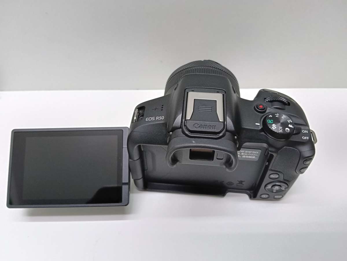 CANON EOS R50 MIRRORLESS CAMERA WITH RF 18-45MM LENS