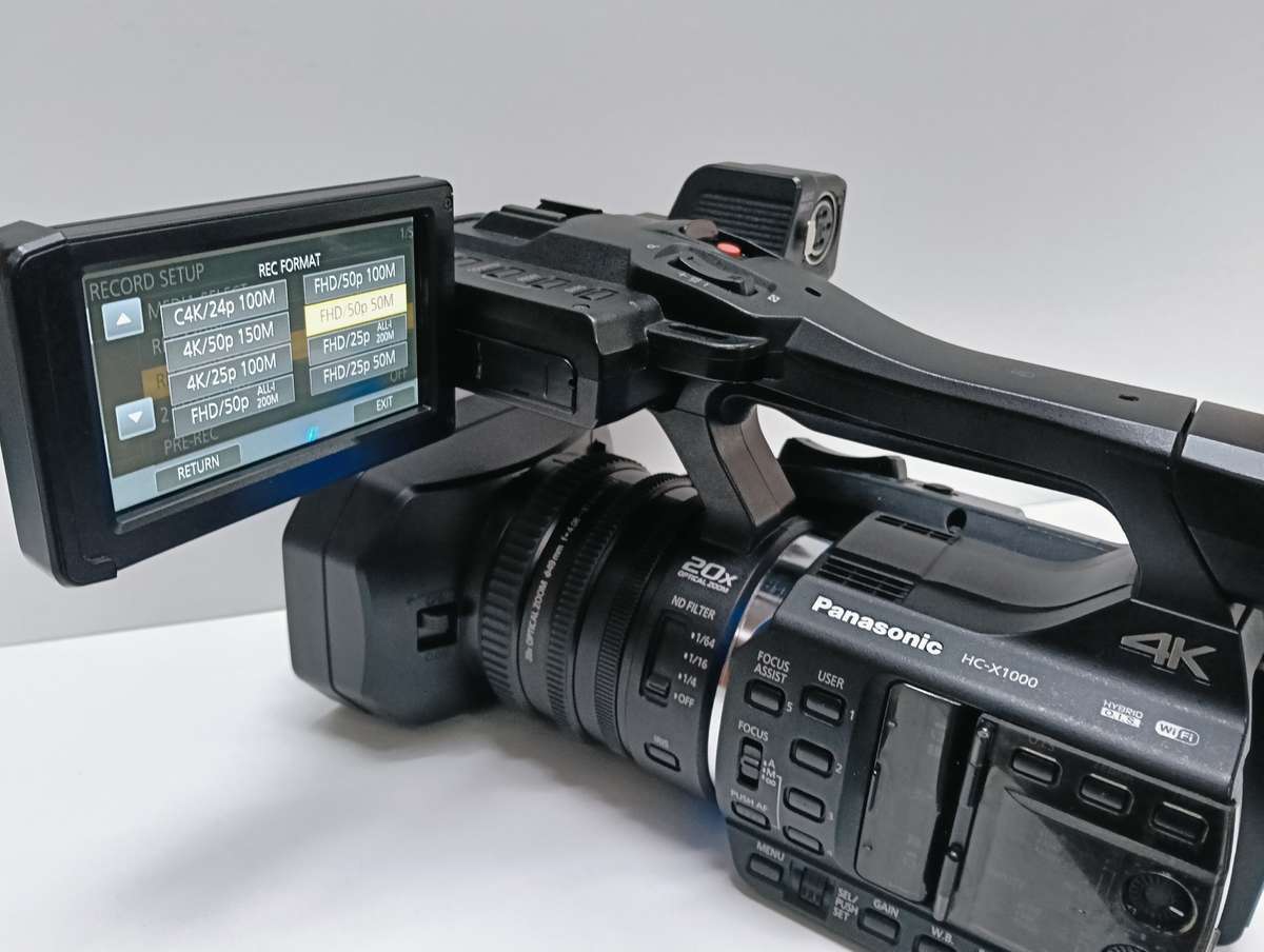 Panasonic HC-X1000 4K Ultra HD 60p/50p Professional Video Camera Camcorder, 20x Optical Zoom,Black