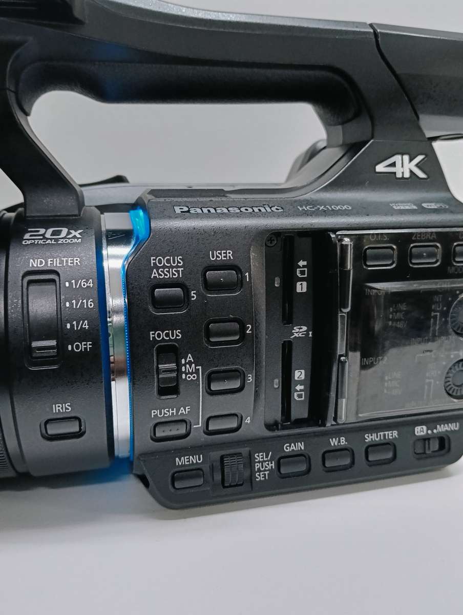 Panasonic HC-X1000 4K Ultra HD 60p/50p Professional Video Camera Camcorder, 20x Optical Zoom,Black