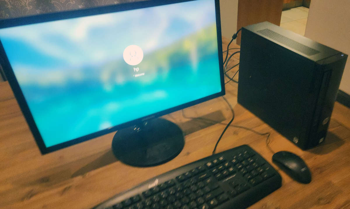 Perfect Student PC Setup  HP Slimline + Samsung 22 Monitor