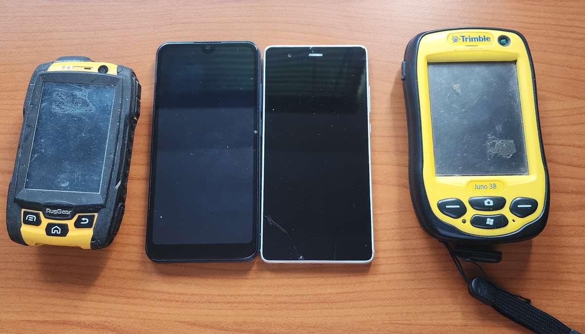 4 x phones in need of some TLC