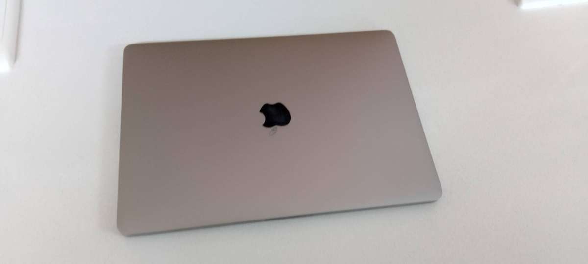  Apple MacBook Pro 13 2017 | i5 | 8GB | 256GB SSD | Non-Touch Bar