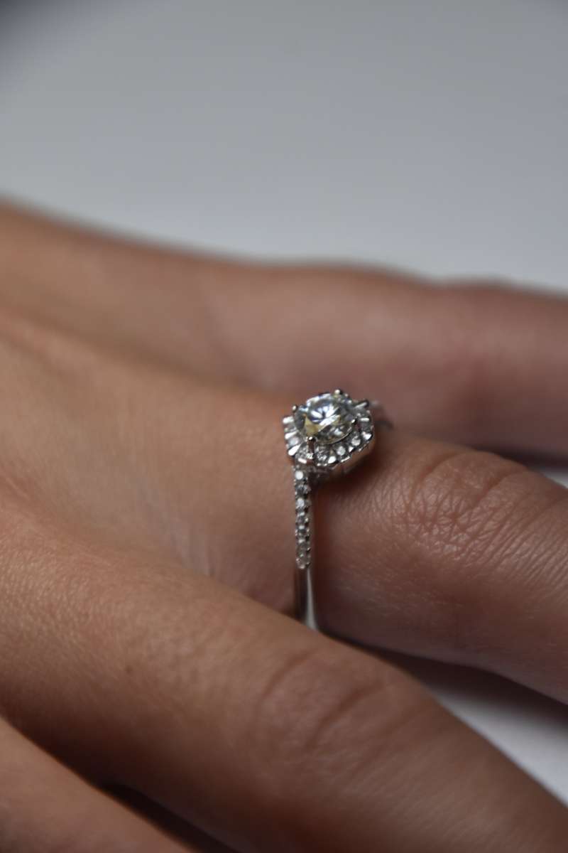 Sterling Silver Ring with 1ct Moissanite, comes with a Certificate of Authenticity