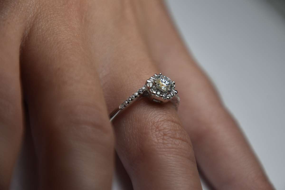 Sterling Silver Ring with 1ct Moissanite, comes with a Certificate of Authenticity