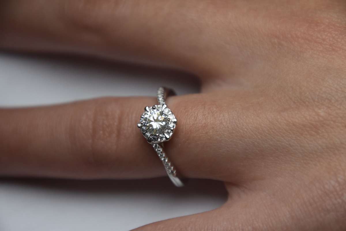 Sterling Silver Ring with 1ct Moissanite, comes with a Certificate of Authenticity