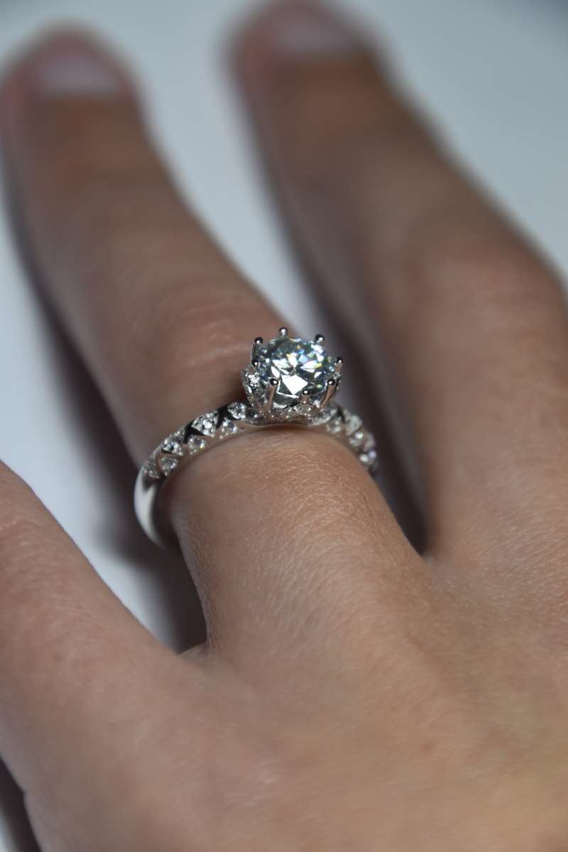 Sterling Silver Ring with 1ct Moissanite, comes with a Certificate of Authenticity