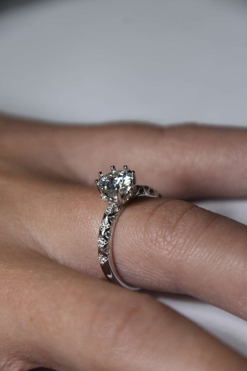 Sterling Silver Ring with 1ct Moissanite, comes with a Certificate of Authenticity