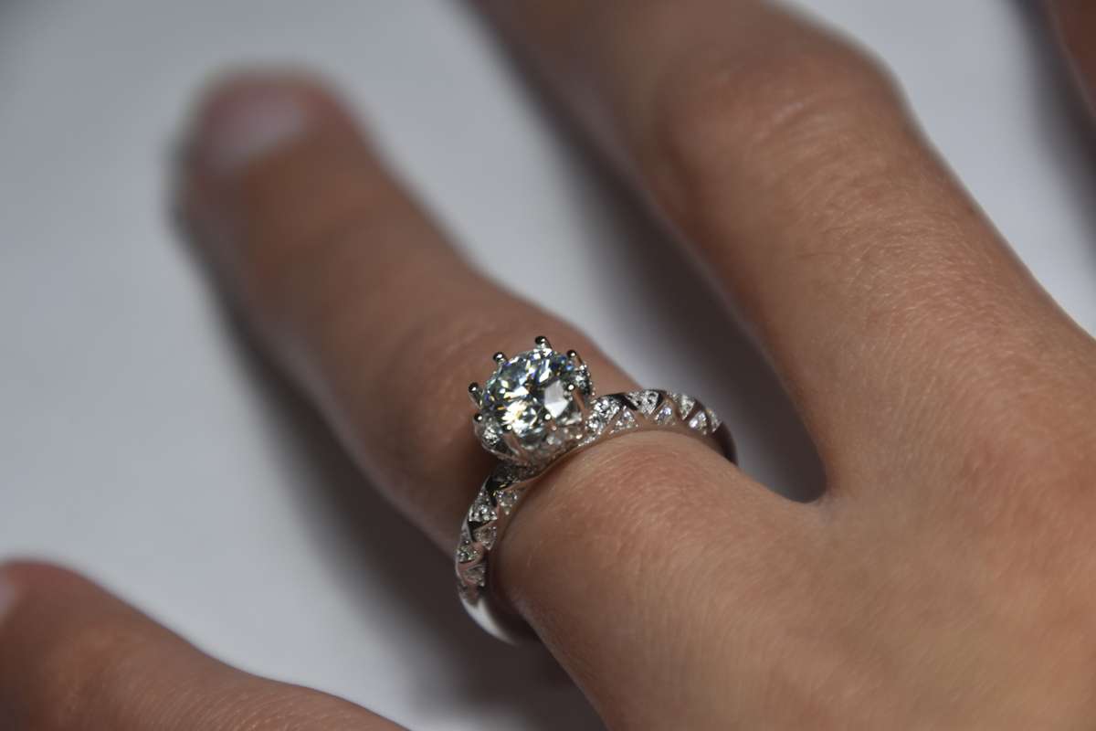 Sterling Silver Ring with 1ct Moissanite, comes with a Certificate of Authenticity