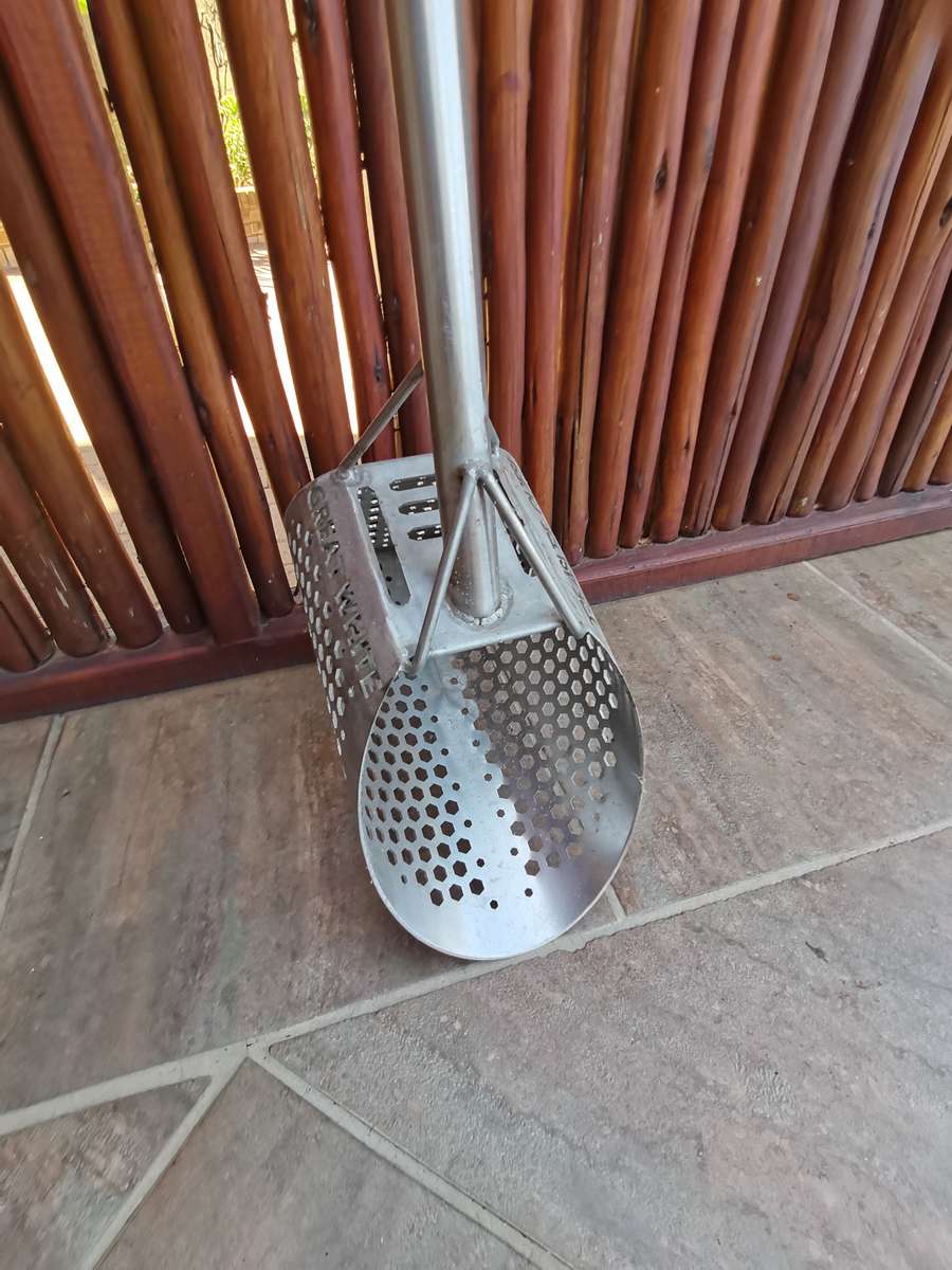 Treasure Quest Treasures GREAT WHITE Sand Scoop