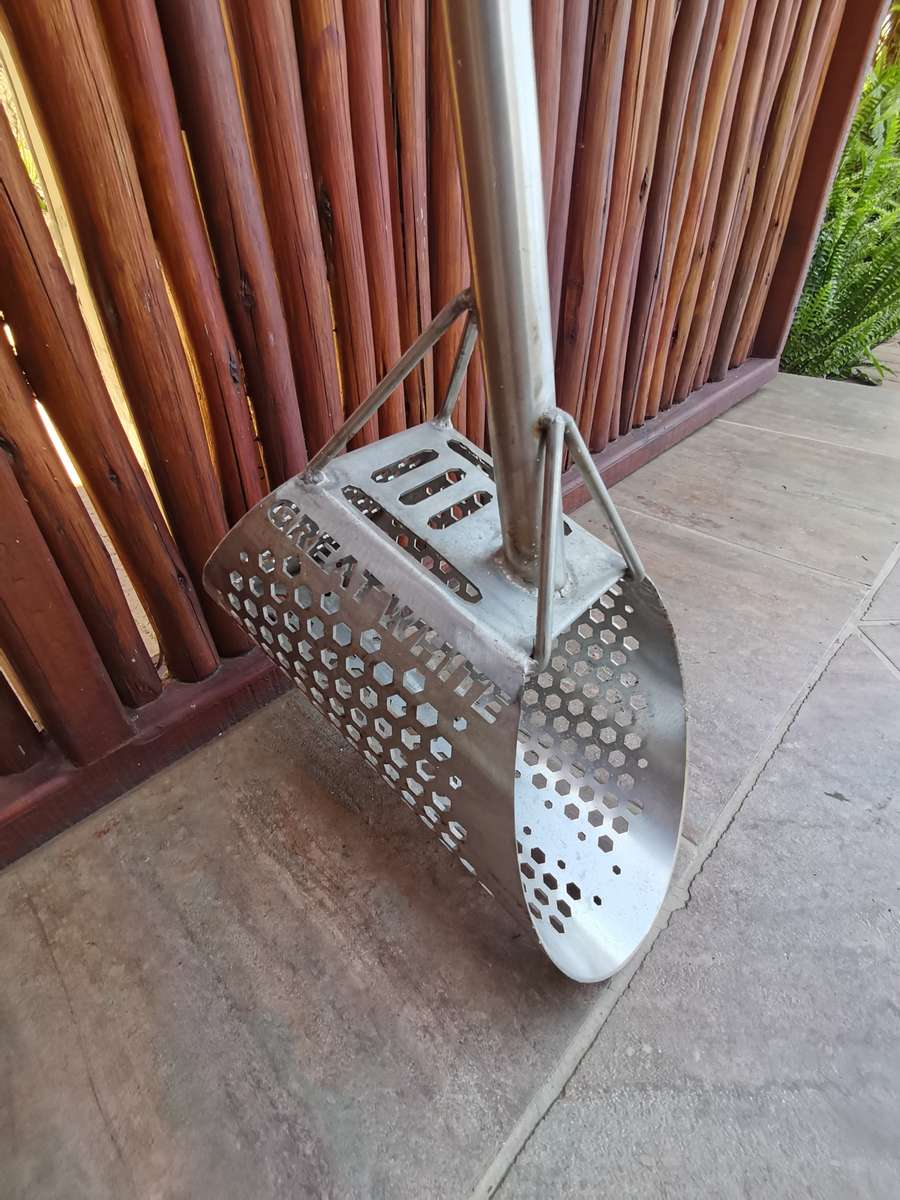 Treasure Quest Treasures GREAT WHITE Sand Scoop