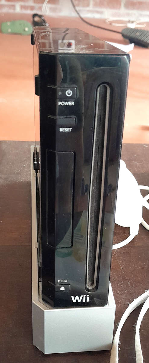 Nintendo Wii Console with 2 games & Accessories