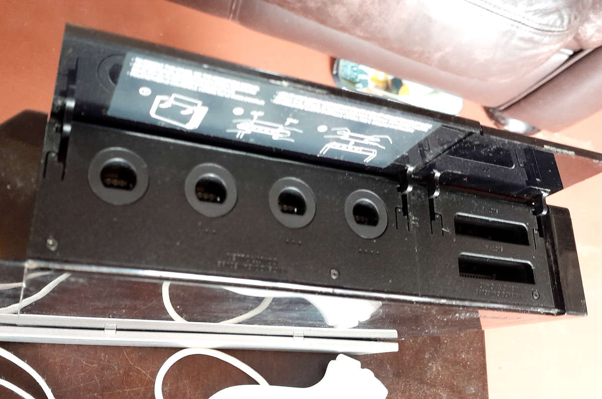 Nintendo Wii Console with 2 games & Accessories