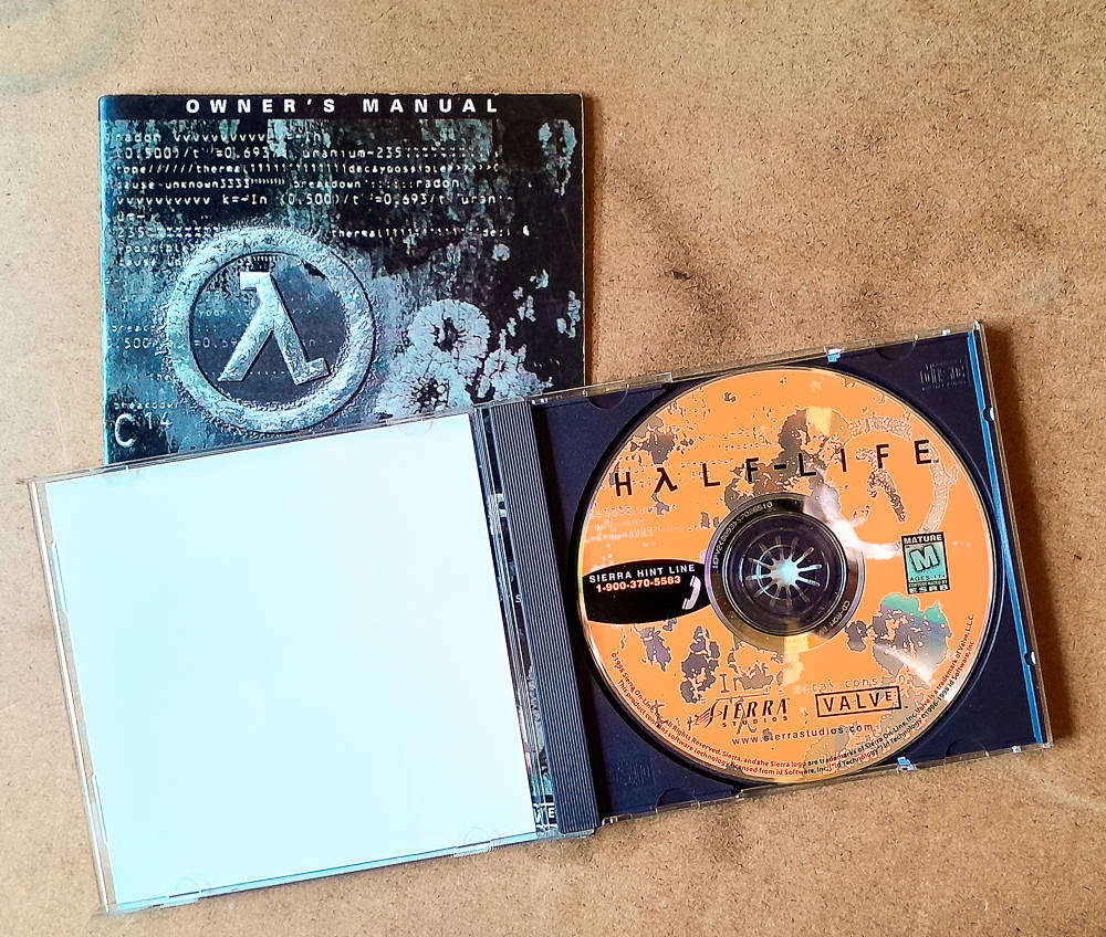 Half-Life - PC Game - CD - Valve (1998)